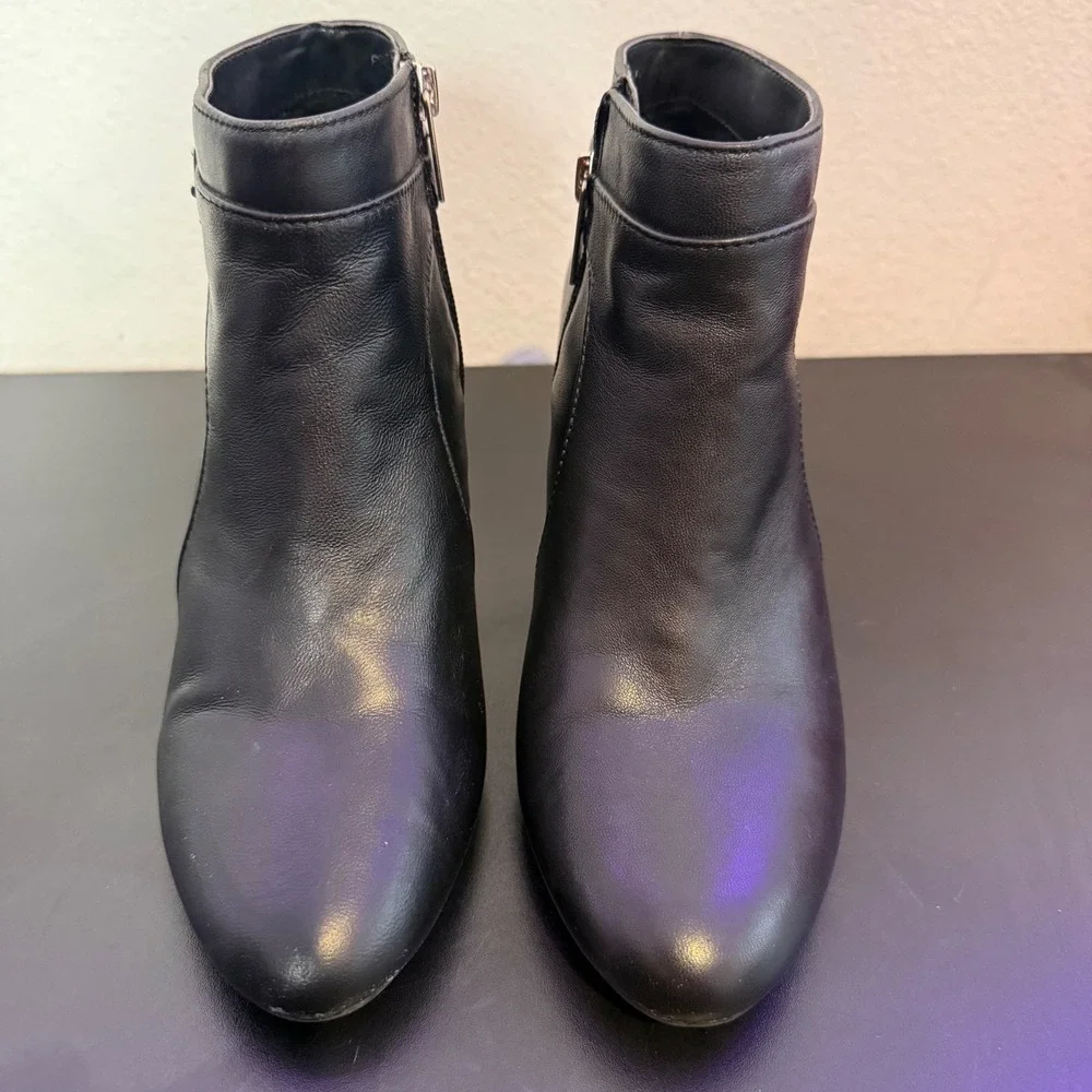 Bandolino Black Leather Ankle Boots Bit Detail Side Zip Heel Womens 8M‎